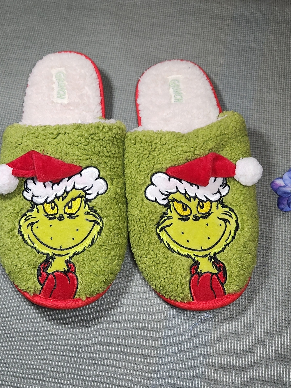 Dr. Seuss The Grinch Christmas  Slipper  Size L 11-12 Pre-owned